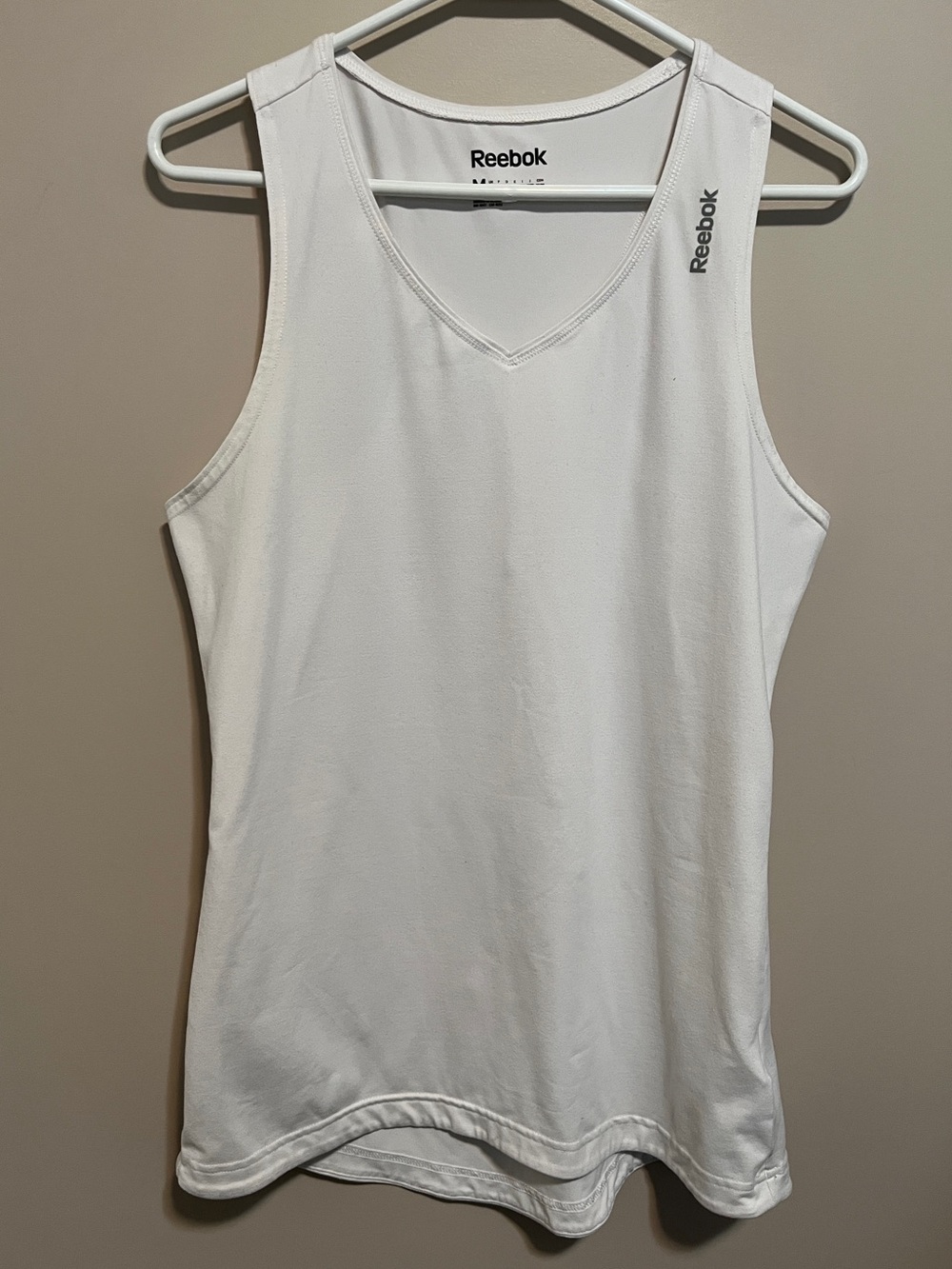 Reebok Women's White Racerback V-Neck Tank Top, size M